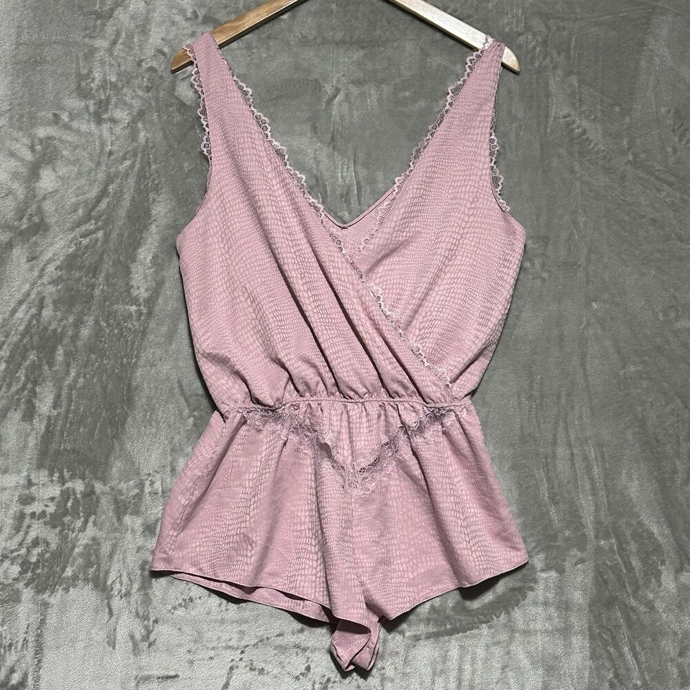 Victorias Secret Sleep Romper Womens Size M Pink Lace Flutter Romantic Feminine - Picture 1 of 9